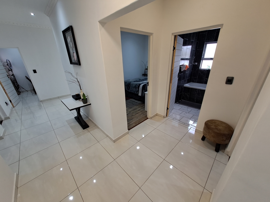 4 Bedroom Property for Sale in Britannica Heights Western Cape